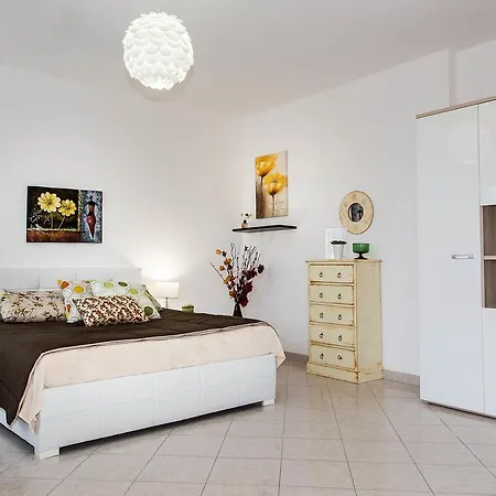 Casa Mare Di Naxos Apartment